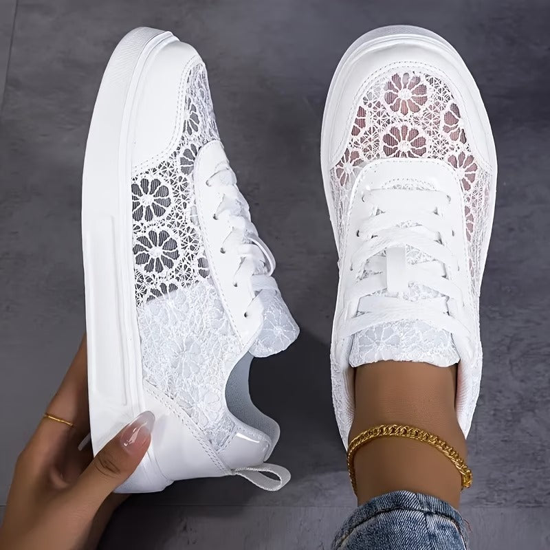 DENTELLE | BASKETS EN DENTELLE FLORALE