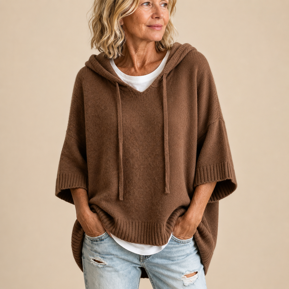 Oriana | Poncho en maille avec capuche et manches trois-quarts