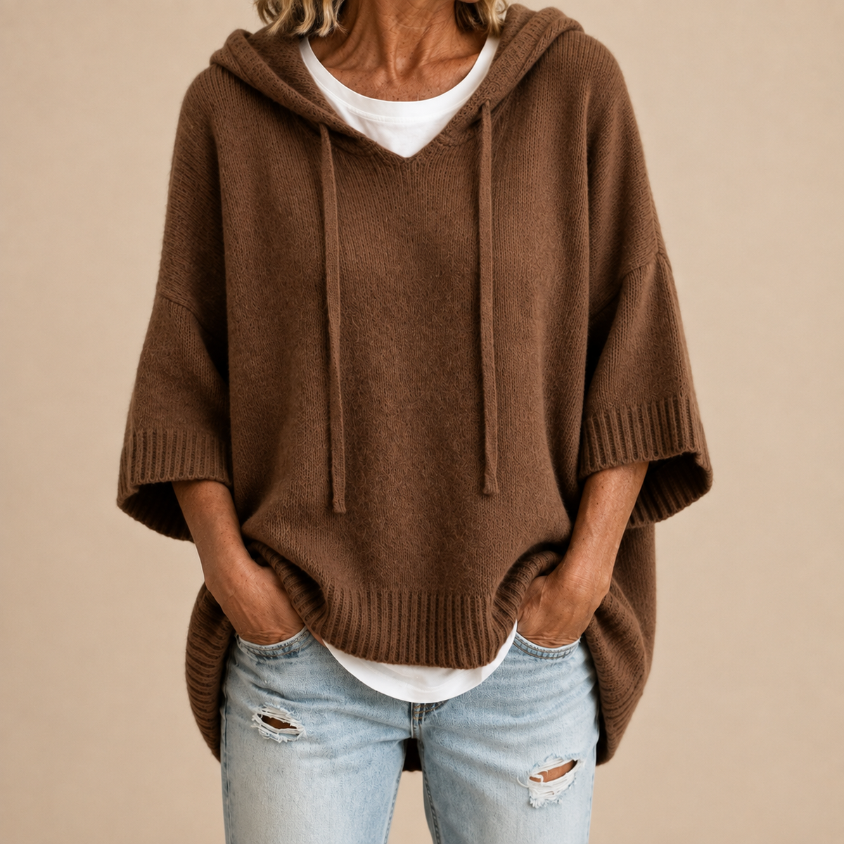 Oriana | Poncho en maille avec capuche et manches trois-quarts