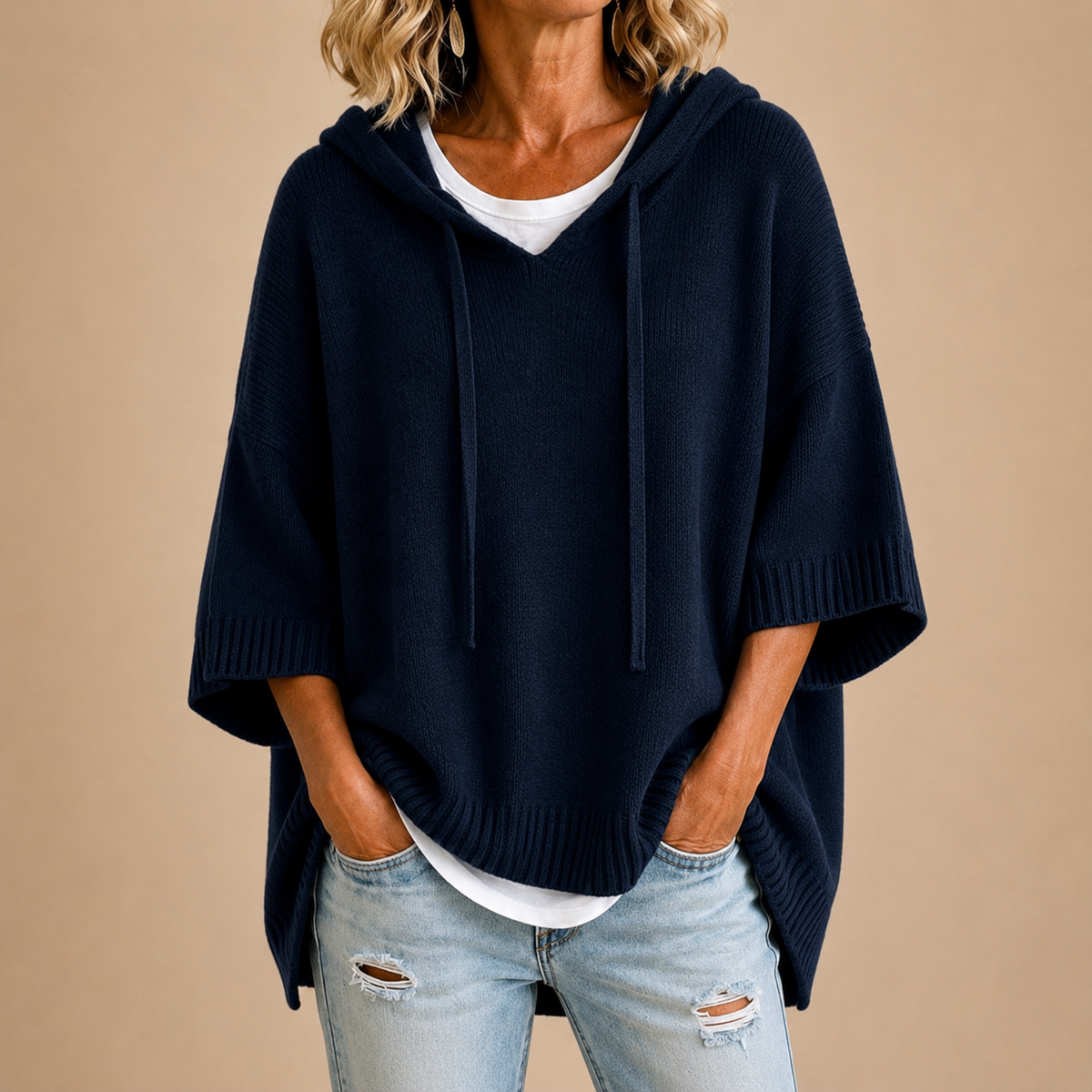 Oriana | Poncho en maille avec capuche et manches trois-quarts