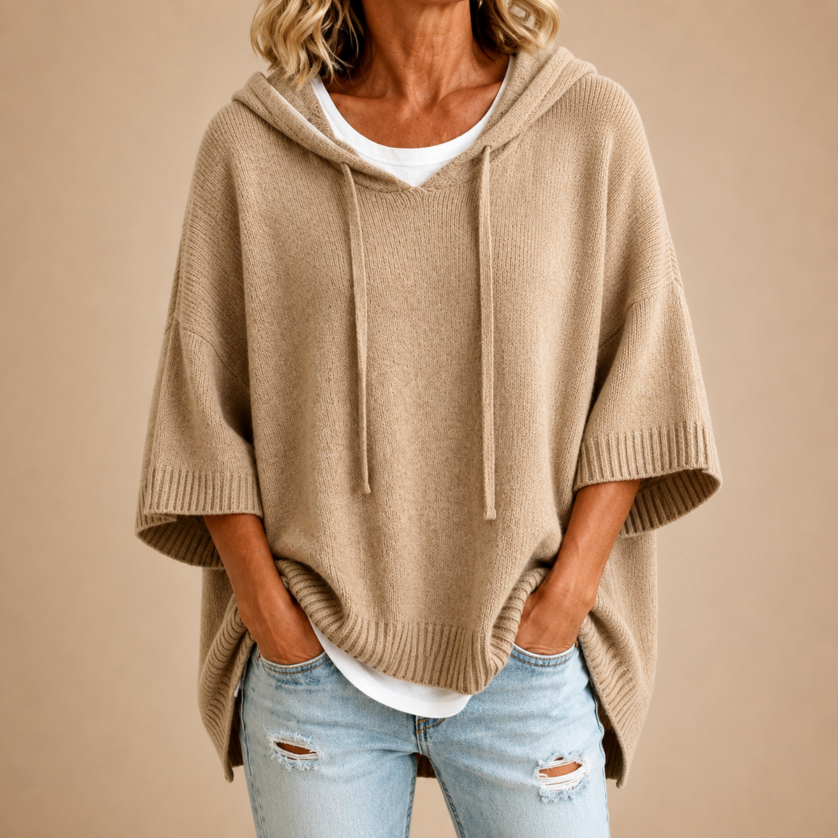 Oriana | Poncho en maille avec capuche et manches trois-quarts